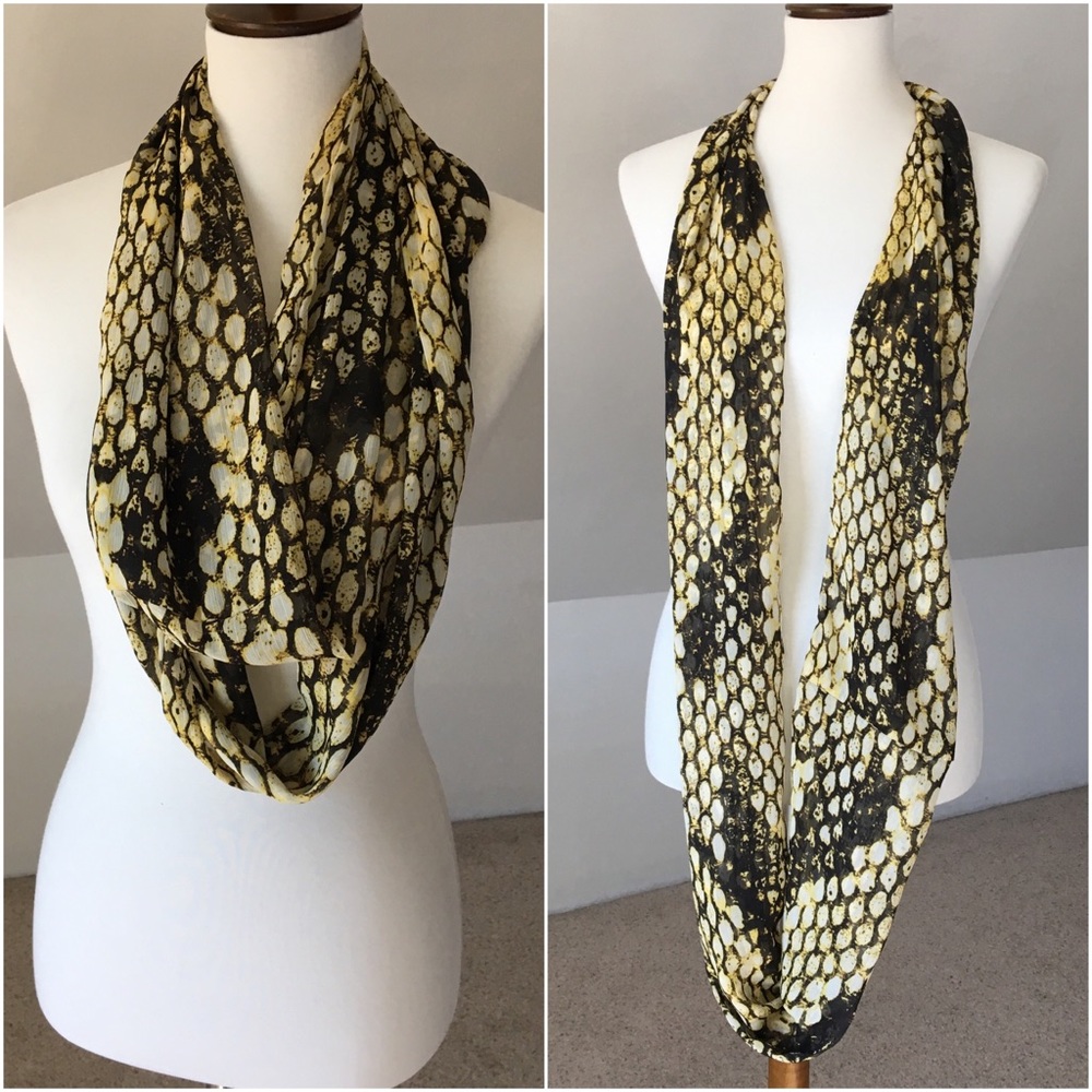Snakeskin patterned chiffon-like circle scarf
